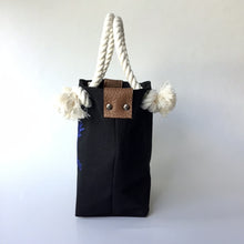 画像をギャラリービューアに読み込む, BRANCHES オリジナル　トートバッグS　＊珊瑚刺繍入り＊ブラック（青刺繍、白紐）
