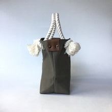 画像をギャラリービューアに読み込む, BRANCHES オリジナル　トートバッグS　＊珊瑚刺繍入り＊ダークグレー（白刺繍、白紐）
