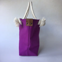 画像をギャラリービューアに読み込む, BRANCHES オリジナル　トートバッグМ　＊珊瑚刺繍入り＊スミレ(白刺繍、白紐）
