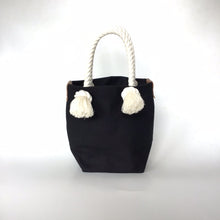 画像をギャラリービューアに読み込む, BRANCHES オリジナル　トートバッグS　＊珊瑚刺繍入り＊ブラック（グレー刺繍、白紐）
