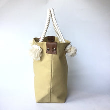 画像をギャラリービューアに読み込む, 　BRANCHES オリジナル　トートバッグМ　＊珊瑚刺繍入り＊サンドベージュ（白刺繍、白紐）
