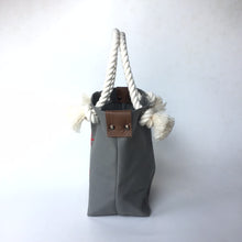 画像をギャラリービューアに読み込む, BRANCHES オリジナル　トートバッグ　＊珊瑚刺繍入り＊グレー（赤刺繍、白紐）
