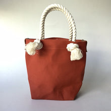 画像をギャラリービューアに読み込む, BRANCHES オリジナル　トートバッグS　＊珊瑚刺繍入り＊レンガ（白刺繍、白紐）
