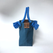 画像をギャラリービューアに読み込む, BRANCHES オリジナル　トートバッグ　＊珊瑚刺繍入り＊ミネラルブルー(白刺繍、青紐)
