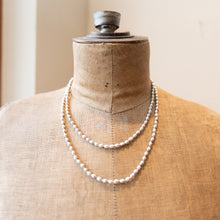 画像をギャラリービューアに読み込む, ✨NEW✨　淡水パールのシルクロングネックレス／グレー
