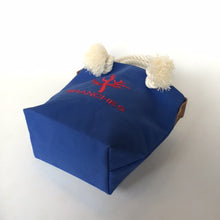 画像をギャラリービューアに読み込む, BRANCHES オリジナル　トートバッグ　＊珊瑚刺繍入り＊ロイヤルブルー（赤刺繍、白紐）
