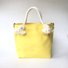 画像をギャラリービューアに読み込む, BRANCHES オリジナル　トートバッグМ　＊珊瑚刺繍入り＊クリーム(白刺繍、白紐）
