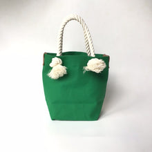 画像をギャラリービューアに読み込む, BRANCHES オリジナル　トートバッグ　＊珊瑚刺繍入り＊モスグリーン(白刺繍、白紐)
