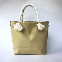 画像をギャラリービューアに読み込む, 　BRANCHES オリジナル　トートバッグМ　＊珊瑚刺繍入り＊サンドベージュ（白刺繍、白紐）
