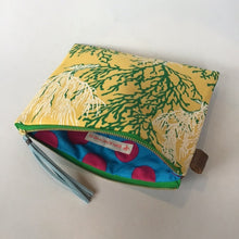 画像をギャラリービューアに読み込む, ポーチ　Mサイズ　＊珊瑚柄（イエロー）
