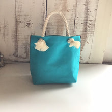 画像をギャラリービューアに読み込む, BRANCHES オリジナル　トートバッグМ　＊珊瑚刺繍入り＊ターコイズ（グレー刺繍、白紐）
