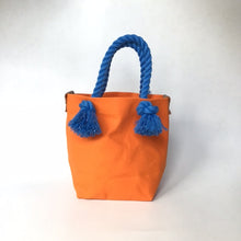 画像をギャラリービューアに読み込む, BRANCHES オリジナル　トートバッグS　＊珊瑚刺繍入り＊オレンジ(白刺繍、青紐）
