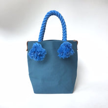 画像をギャラリービューアに読み込む, BRANCHES オリジナル　トートバッグ　＊珊瑚刺繍入り＊ミネラルブルー(白刺繍、青紐)
