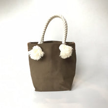 画像をギャラリービューアに読み込む, BRANCHES オリジナル　トートバッグ　＊珊瑚刺繍入り＊スモーキーブラウン(白刺繍、白紐)
