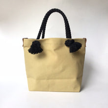 画像をギャラリービューアに読み込む, BRANCHES オリジナル　トートバッグМ　＊珊瑚刺繍入り＊サンドベージュ(白刺繍、黒紐)
