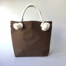 画像をギャラリービューアに読み込む, BRANCHES オリジナル　トートバッグМ　＊珊瑚刺繍入り＊ココア(青刺繍、白紐）
