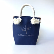 画像をギャラリービューアに読み込む, BRANCHES オリジナル　トートバッグS　＊珊瑚刺繍入り＊フラワーブルー（グレー刺繍、白紐）
