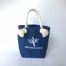 画像をギャラリービューアに読み込む, BRANCHES オリジナル　トートバッグ　＊珊瑚刺繍入り＊インディゴ(白刺繍、白紐）
