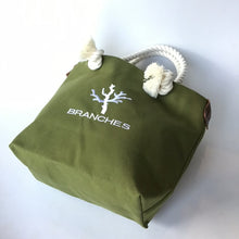 画像をギャラリービューアに読み込む, BRANCHES オリジナル　トートバッグМ　＊珊瑚刺繍入り＊ライトモス(白刺繍、白紐）
