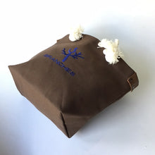画像をギャラリービューアに読み込む, BRANCHES オリジナル　トートバッグМ　＊珊瑚刺繍入り＊ココア(青刺繍、白紐）
