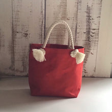 画像をギャラリービューアに読み込む, BRANCHES オリジナル　トートバッグМ　＊珊瑚刺繍入り＊スカーレット（白刺繍、白紐）
