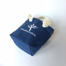 画像をギャラリービューアに読み込む, BRANCHES オリジナル　トートバッグ　＊珊瑚刺繍入り＊インディゴ(白刺繍、白紐）
