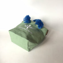 画像をギャラリービューアに読み込む, BRANCHES オリジナル　トートバッグ　＊珊瑚刺繍入り＊スモーキーセラドン(白刺繡、青紐)
