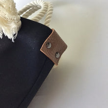 画像をギャラリービューアに読み込む, BRANCHES オリジナル　トートバッグS　＊珊瑚刺繍入り＊ブラック（青刺繍、白紐）
