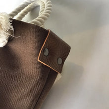 画像をギャラリービューアに読み込む, BRANCHES オリジナル　トートバッグS　＊珊瑚刺繍入り＊ココア（グレー刺繍、白紐）
