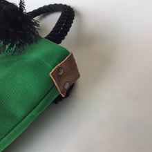 画像をギャラリービューアに読み込む, BRANCHES オリジナル　トートバッグМ　＊珊瑚刺繍入り＊モスグリーン(白刺繍、黒紐）

