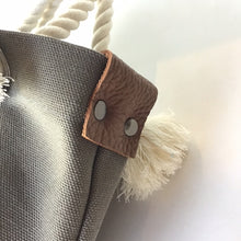 画像をギャラリービューアに読み込む, BRANCHES オリジナル　トートバッグS　＊珊瑚刺繍入り＊ダークグレー（白刺繍、白紐）
