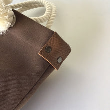 画像をギャラリービューアに読み込む, BRANCHES オリジナル　トートバッグМ　＊珊瑚刺繍入り＊ココア(青刺繍、白紐）
