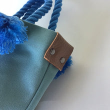 画像をギャラリービューアに読み込む, BRANCHES オリジナル　トートバッグS　＊珊瑚刺繍入り＊ブルージェイド（白刺繍、青紐）
