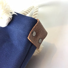 画像をギャラリービューアに読み込む, BRANCHES オリジナル　トートバッグS　＊珊瑚刺繍入り＊フラワーブルー（グレー刺繍、白紐）
