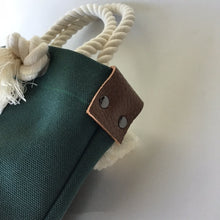 画像をギャラリービューアに読み込む, BRANCHES オリジナル　トートバッグS　＊珊瑚刺繍入り＊濃グリーン（青刺繍、白紐）
