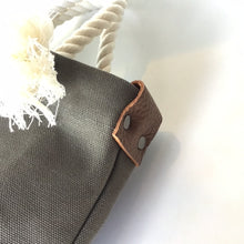 画像をギャラリービューアに読み込む, BRANCHES オリジナル　トートバッグS　＊珊瑚刺繍入り＊ダークグレー（赤刺繍、白紐）
