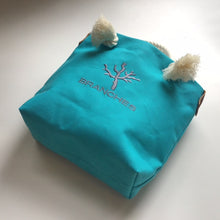 画像をギャラリービューアに読み込む, BRANCHES オリジナル　トートバッグМ　＊珊瑚刺繍入り＊ターコイズ（グレー刺繍、白紐）
