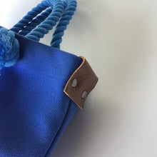 画像をギャラリービューアに読み込む, BRANCHES オリジナル　トートバッグМ　＊珊瑚刺繍入り＊ロイヤルブルー(グレー刺繍、青紐）

