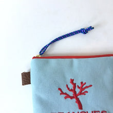画像をギャラリービューアに読み込む, 珊瑚ロゴ刺繍ポーチ　Sサイズ(水色)　
