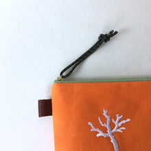 画像をギャラリービューアに読み込む, 珊瑚ロゴ刺繍ポーチ　Sサイズ(オレンジ)　
