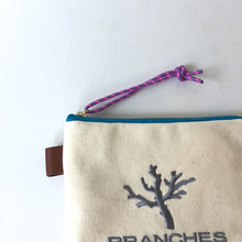 画像をギャラリービューアに読み込む, 珊瑚ロゴ刺繍ポーチ　Sサイズ(キナリ)　
