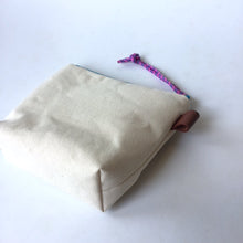 画像をギャラリービューアに読み込む, 珊瑚ロゴ刺繍ポーチ　Sサイズ(キナリ)　
