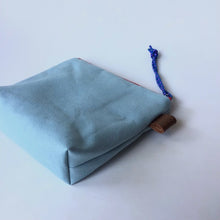 画像をギャラリービューアに読み込む, 珊瑚ロゴ刺繍ポーチ　Sサイズ(水色)　
