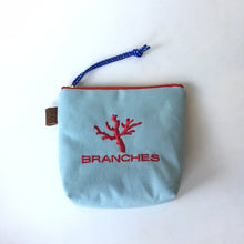 画像をギャラリービューアに読み込む, 珊瑚ロゴ刺繍ポーチ　Sサイズ(水色)　
