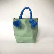 画像をギャラリービューアに読み込む, BRANCHES オリジナル　トートバッグ　＊珊瑚刺繍入り＊スモーキーセラドン(白刺繡、青紐)
