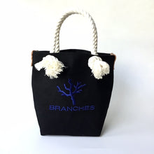 画像をギャラリービューアに読み込む, BRANCHES オリジナル　トートバッグS　＊珊瑚刺繍入り＊ブラック（青刺繍、白紐）
