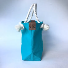 画像をギャラリービューアに読み込む, 　BRANCHES オリジナル　トートバッグМ　＊珊瑚刺繍入り＊ターコイズ（白刺繍、白紐）
