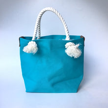 画像をギャラリービューアに読み込む, 　BRANCHES オリジナル　トートバッグМ　＊珊瑚刺繍入り＊ターコイズ（白刺繍、白紐）
