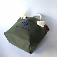 画像をギャラリービューアに読み込む, 　BRANCHES オリジナル　トートバッグМ　＊珊瑚刺繍入り＊オリーブ（青刺繍、白紐）
