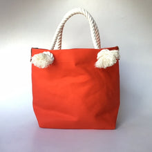 画像をギャラリービューアに読み込む, 　BRANCHES オリジナル　トートバッグМ　＊珊瑚刺繍入り＊キャロット（青刺繍、白紐）
